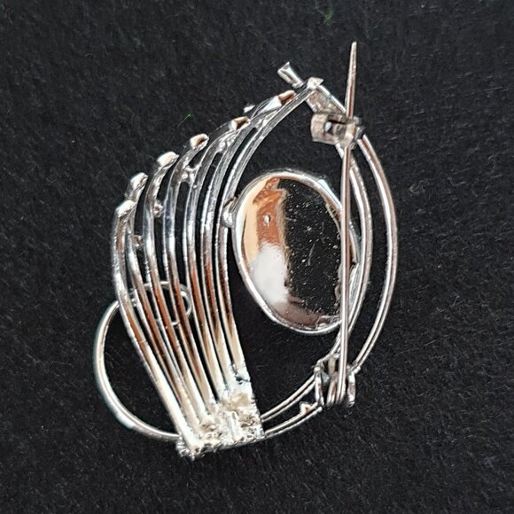 Vintage Green Chalcedony (Onyx) Silver-Tone Brooch – Sculptural Statement Design - Picture 6 of 9